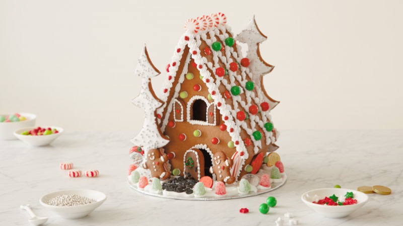 Delicious Gingerbread House Decorating Ideas